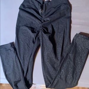 Celestial bodiez scrunch butt leggings. Size M